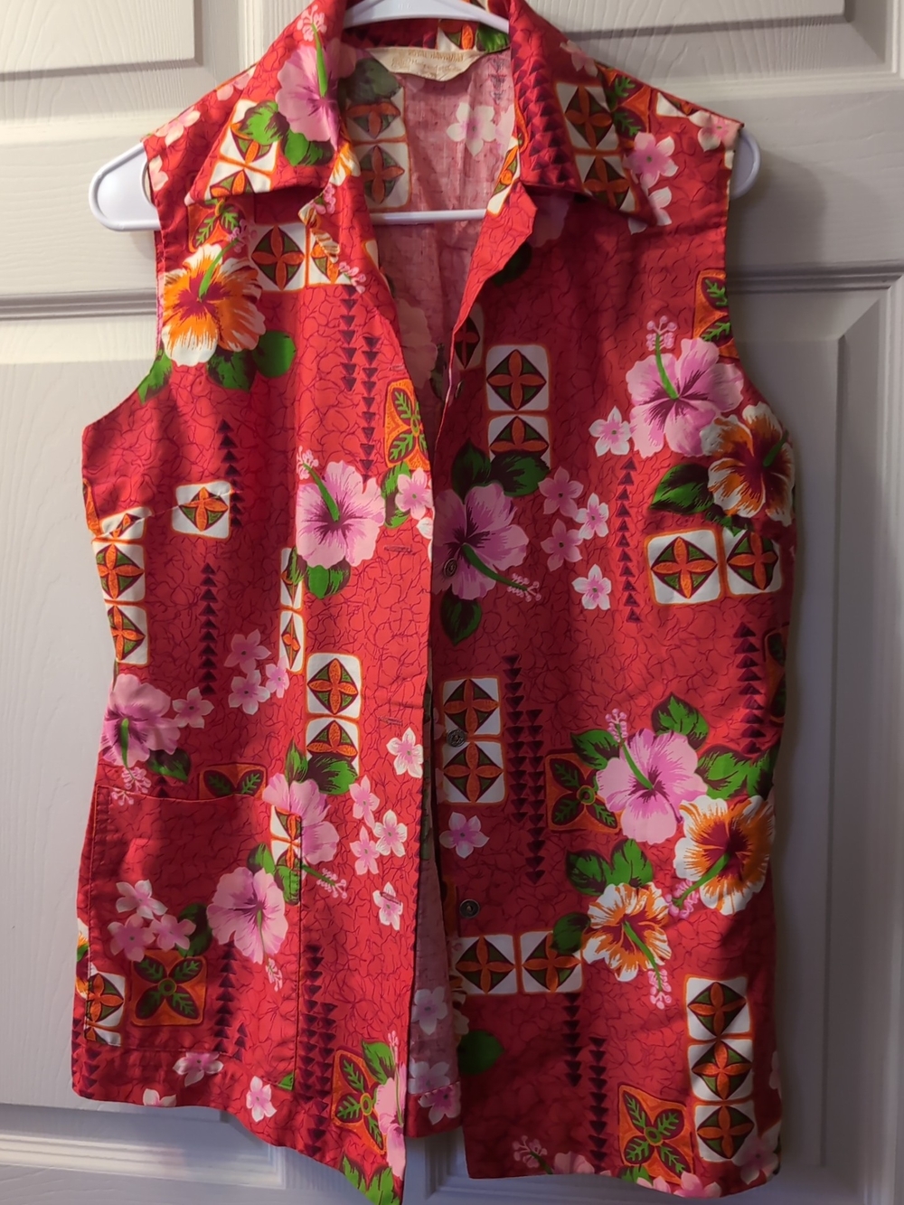 Floral Sleeveless Button-Front Tank Top - Red with Pink Accents